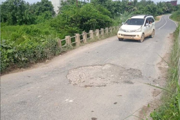 Jembatan Penghubung...