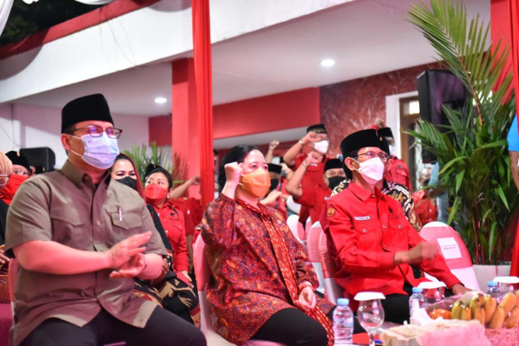 Di Depan Pengurus DPC...