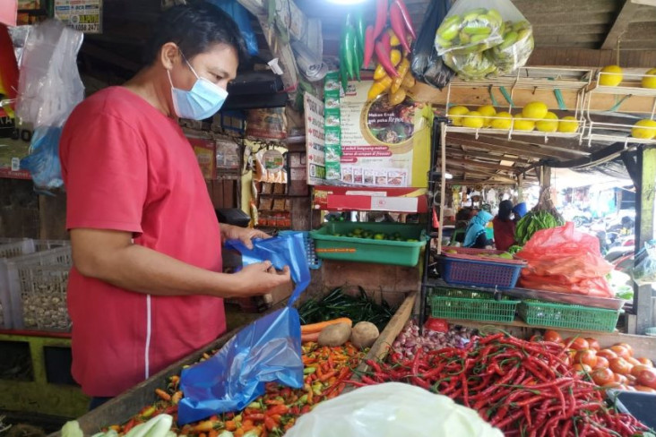 Harga Bahan Pokok Melejit,...