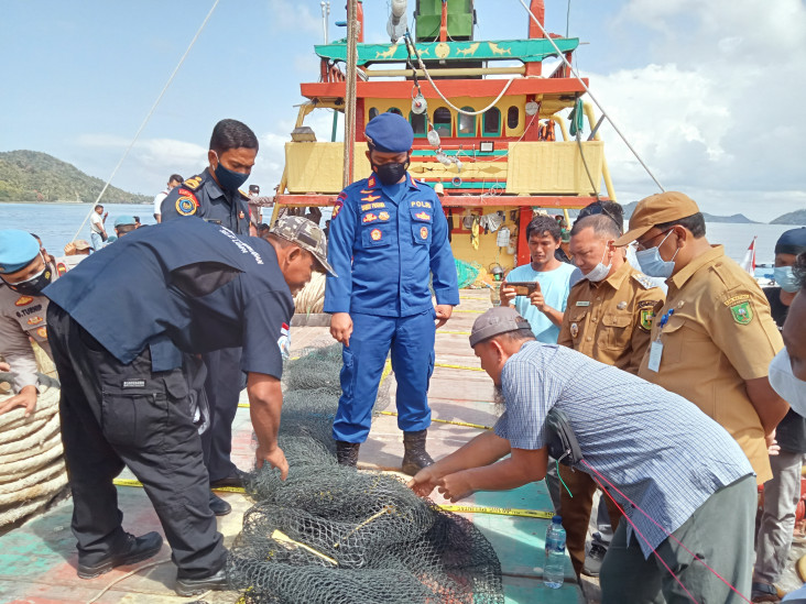 KM Sinar Samudra Dilepas...