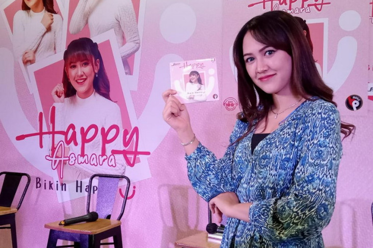 Rilis Debut Album, Happy...