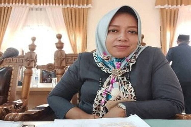 Anggota Dewan Ini Angkat...