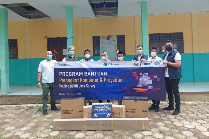 BUMN IDSurvey Serahkan...