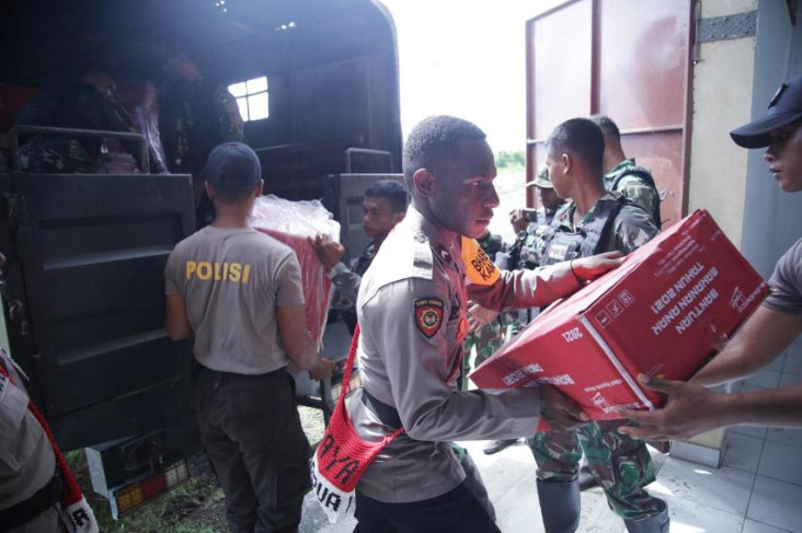 Sinergi TNI-Polri Kawal...