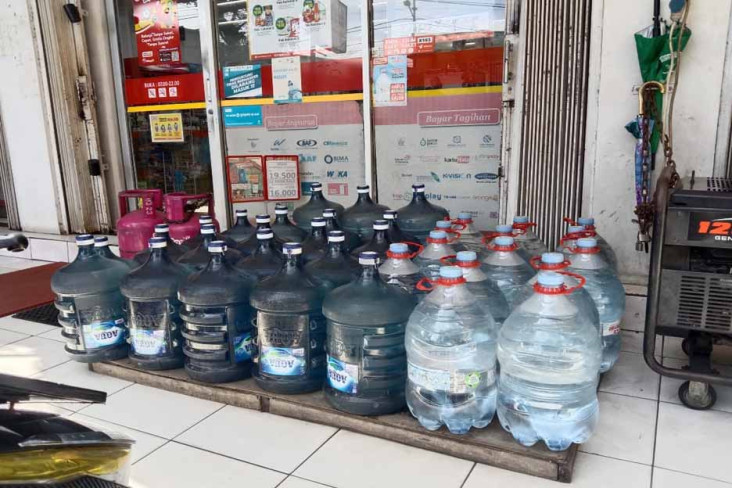 Pilih Galon AMDK Polikarbonat...