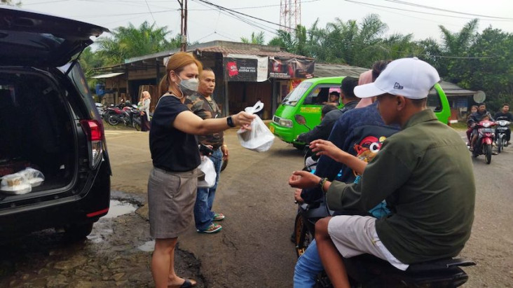 Warga Sambut Antusias...