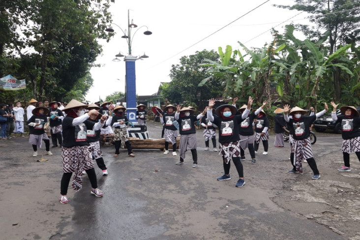 Sahabat Ganjar Rayakan...