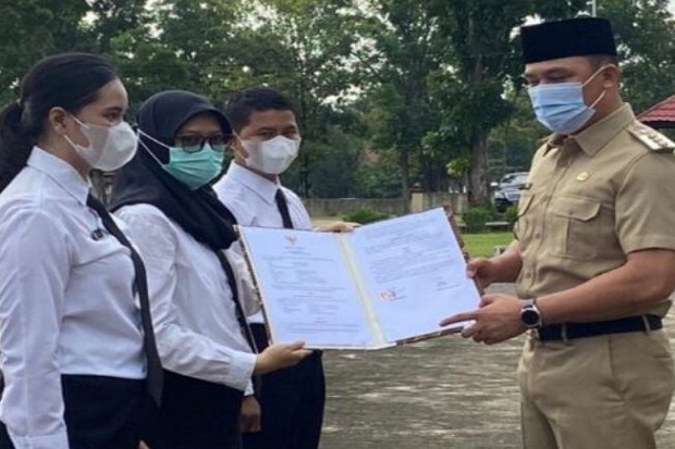 Bupati Hendra Lesmana...