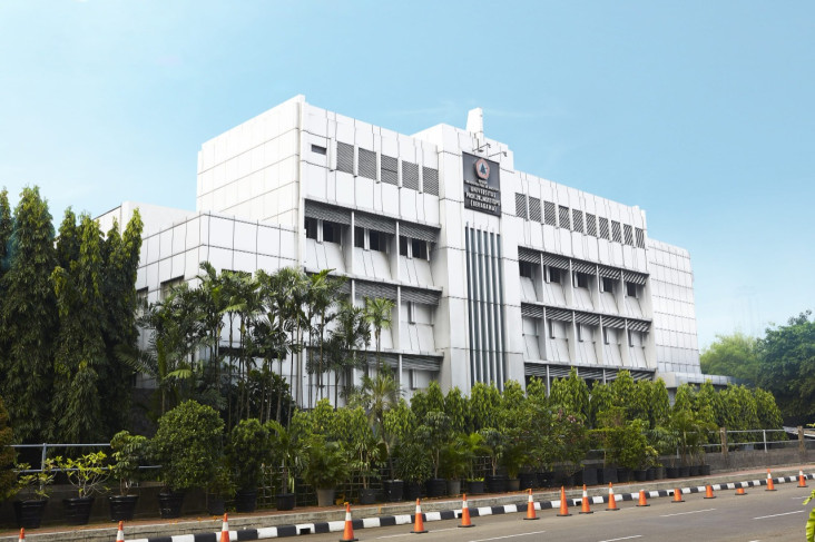 Teknologi Terus Berkembang,...