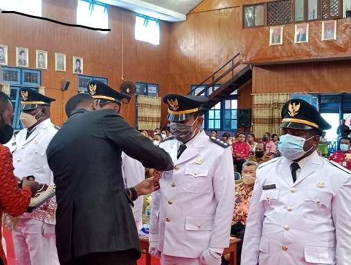 Wakil Bupati Asmat Lantik...
