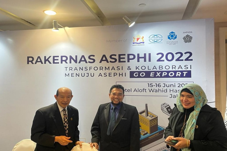 Ajang Memperkenalkan...