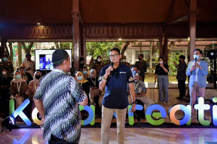 Sandiaga Jadi Pembeli...