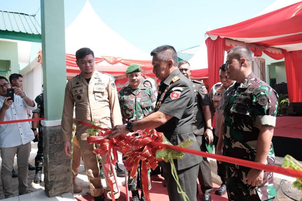 Bupati Gowa Serahkan...