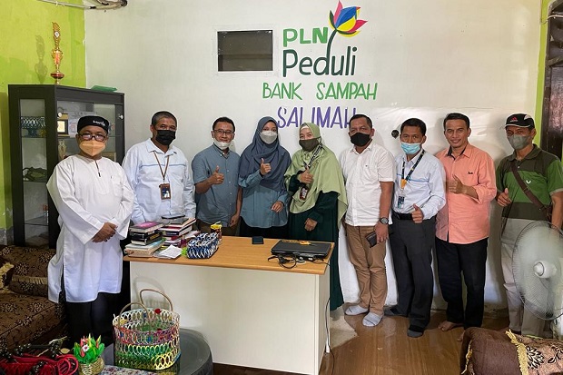 PLN Bantu Bank Sampah...