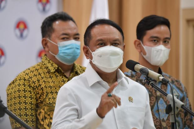 Menpora Amali Minta...