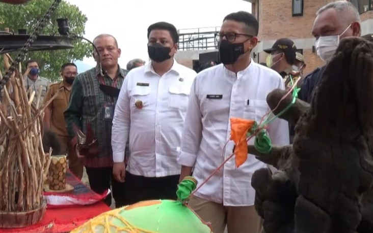Manfaatkan Limbah Kayu,...