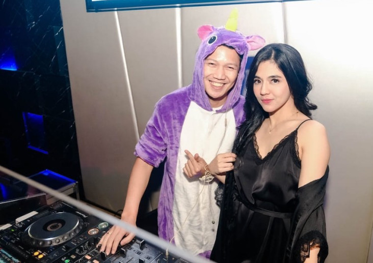 DJ Una, Ajun Perwira...