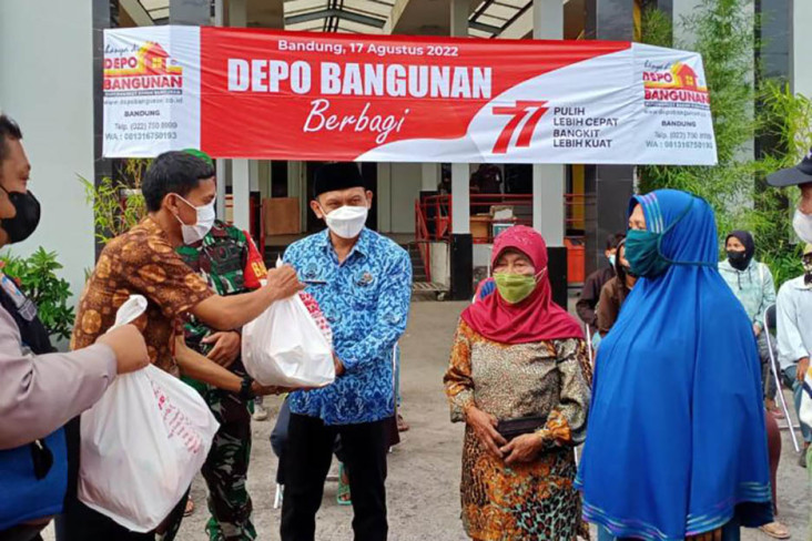 Berbagi di HUT ke-77...