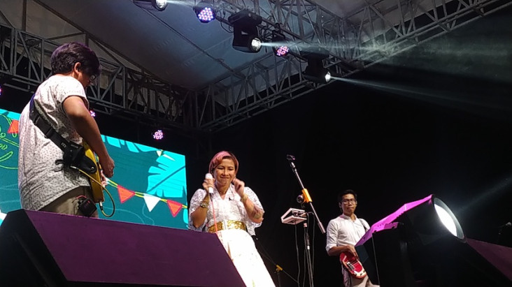 Bawakan Lagu Daerah...
