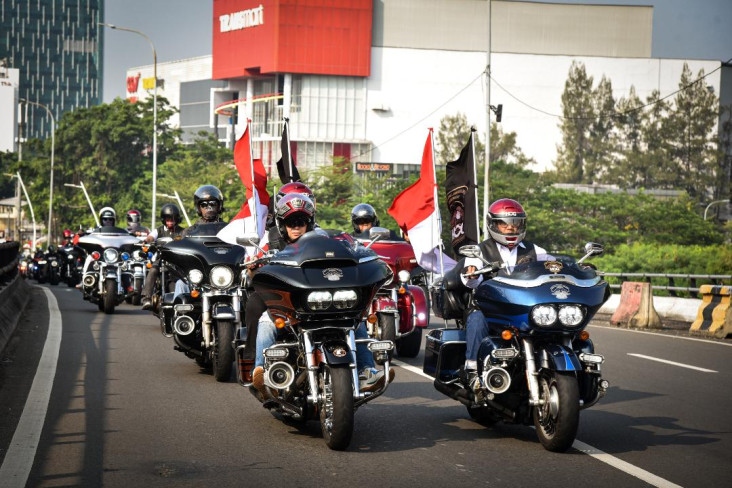 Cara Komunitas Harley-Davidson...