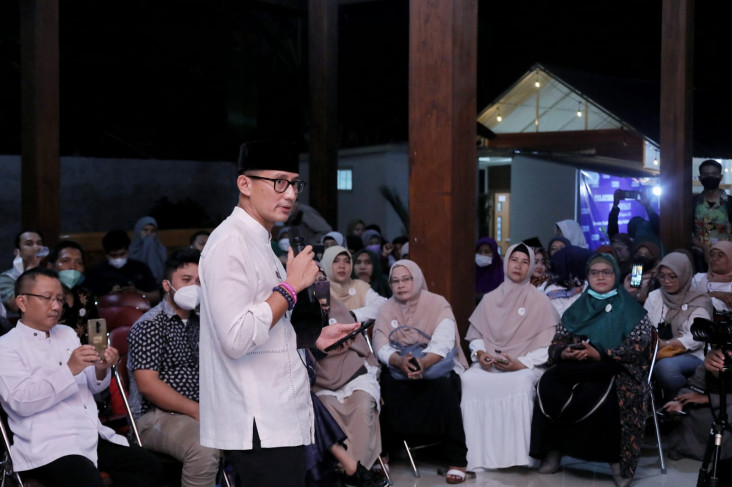 Sandiaga Uno Latih Kelola...