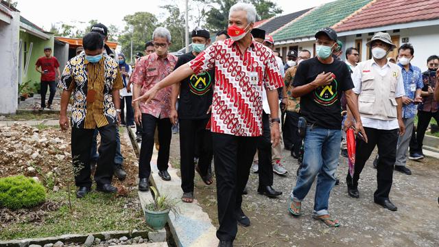 Menanggulangi Kemiskinan,...