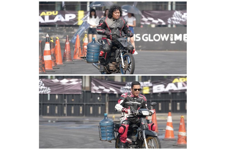 Unik! Adu Balap Motor...