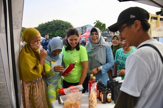 Gelar Pasar Tumpah,...