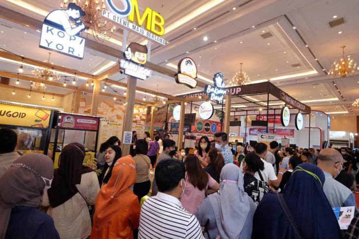 Permintaan Tinggi, Franchise...