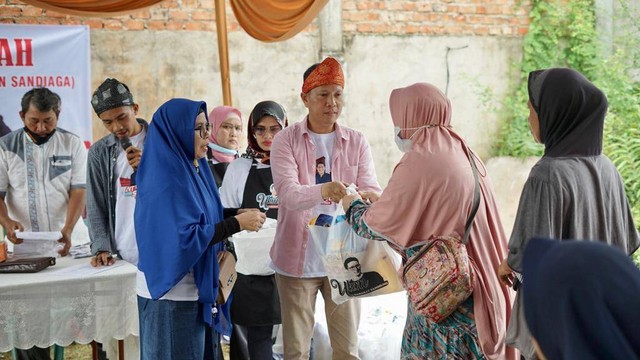 Bantu Ekonomi Rakyat,...