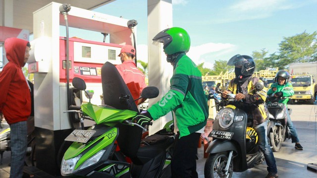 Gelar Tebus BBM Murah,...