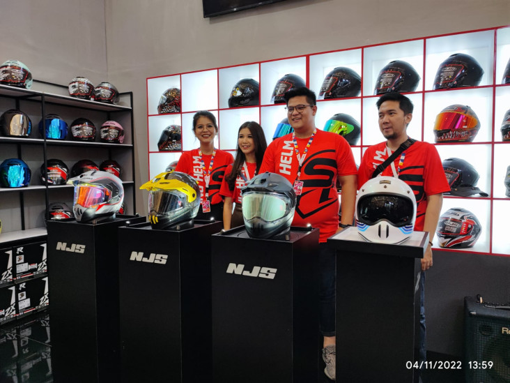 Kupas Tuntas Helm Supermoto...