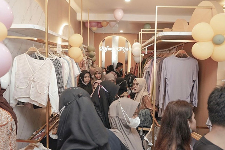 Rifany Hijab Buka Outlet...