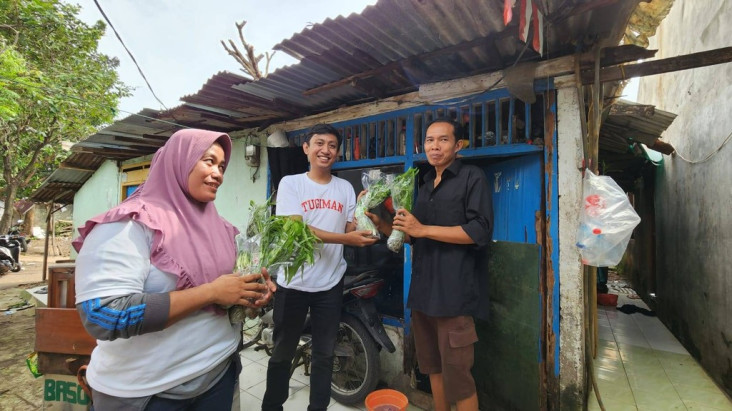 Bantu Petani, Relawan...
