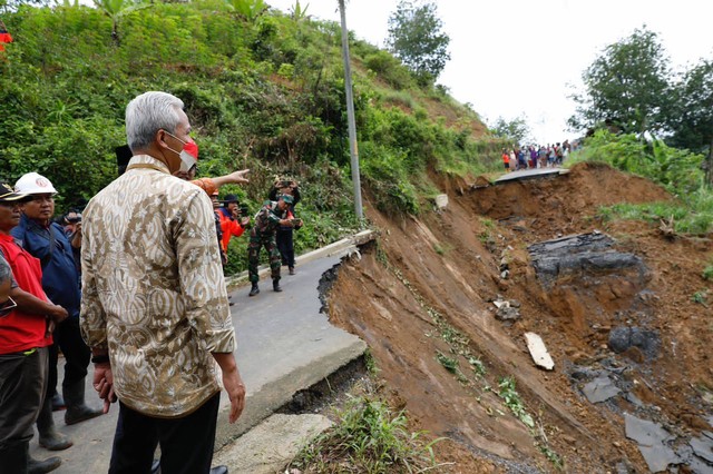 Ganjar Gerak Cepat Perbaiki...