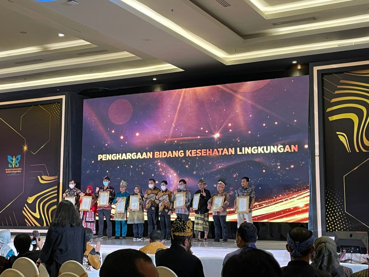 Kemenkes Beri Penghargaan...