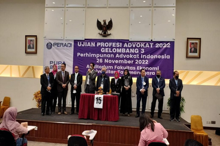 Peradi Gelar Ujian Profesi...