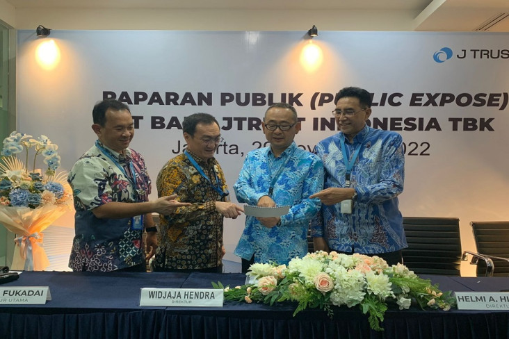 J Trust Bank Optimistis...