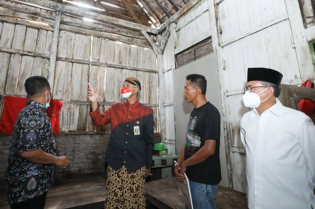 Tiga Jurus Ganjar Mengentaskan...