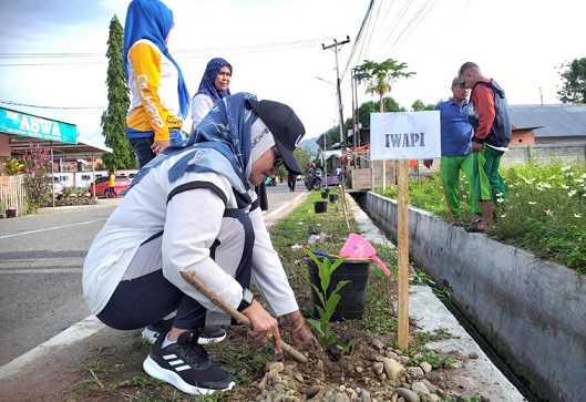 Peringati Hari Ibu,...
