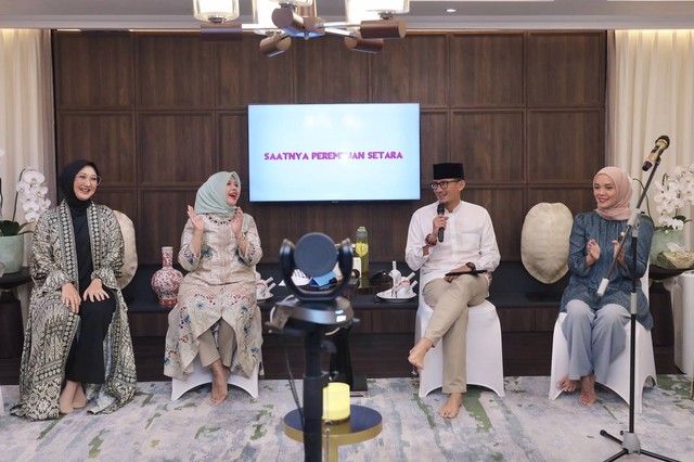 Peringati Hari Ibu,...