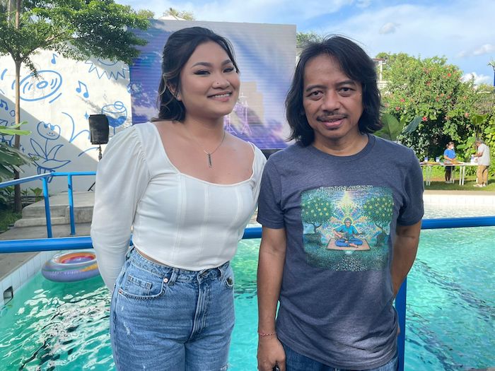 Kolaborasi Bareng Dewa...