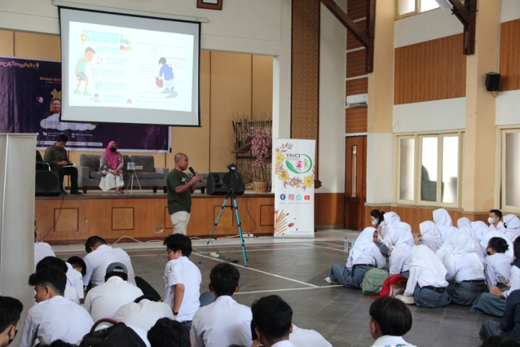 SMAN 1 Bandung Gencarkan...