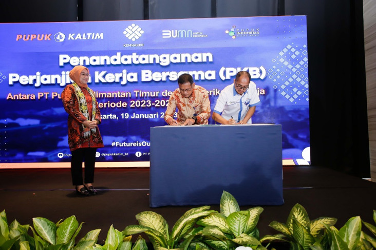 Menaker Saksikan Penandatanganan...