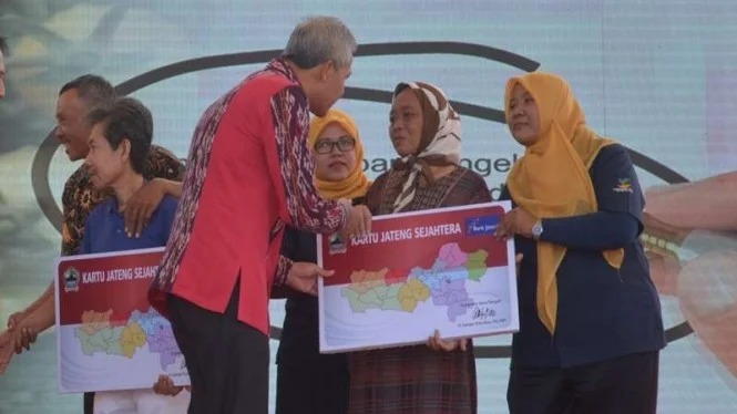 Ganjar Pranowo Naikkan...