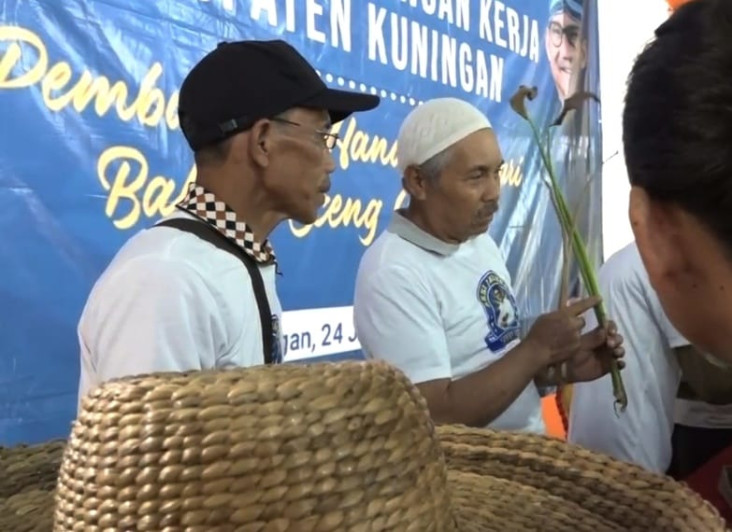 Buka Lapangan Kerja,...