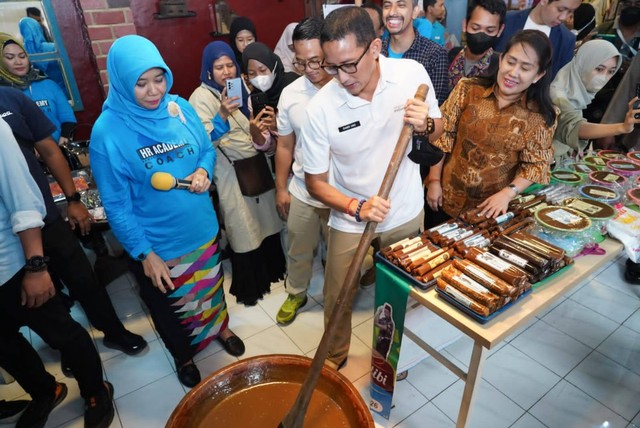 Sandiaga Uno Bantu Sarana...