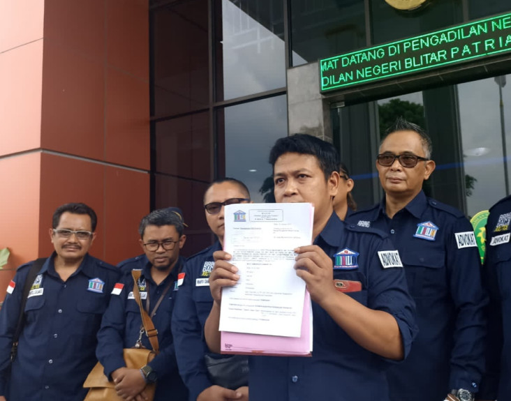 Samanhudi Melawan Usai...