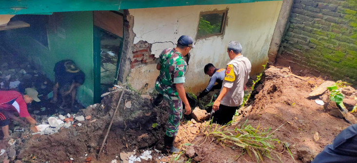Tembok Sekolah di Pemalang...