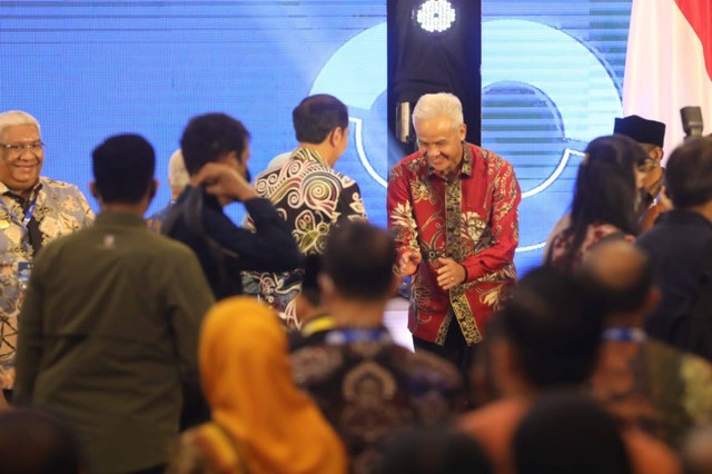 Gunting Stunting dan...